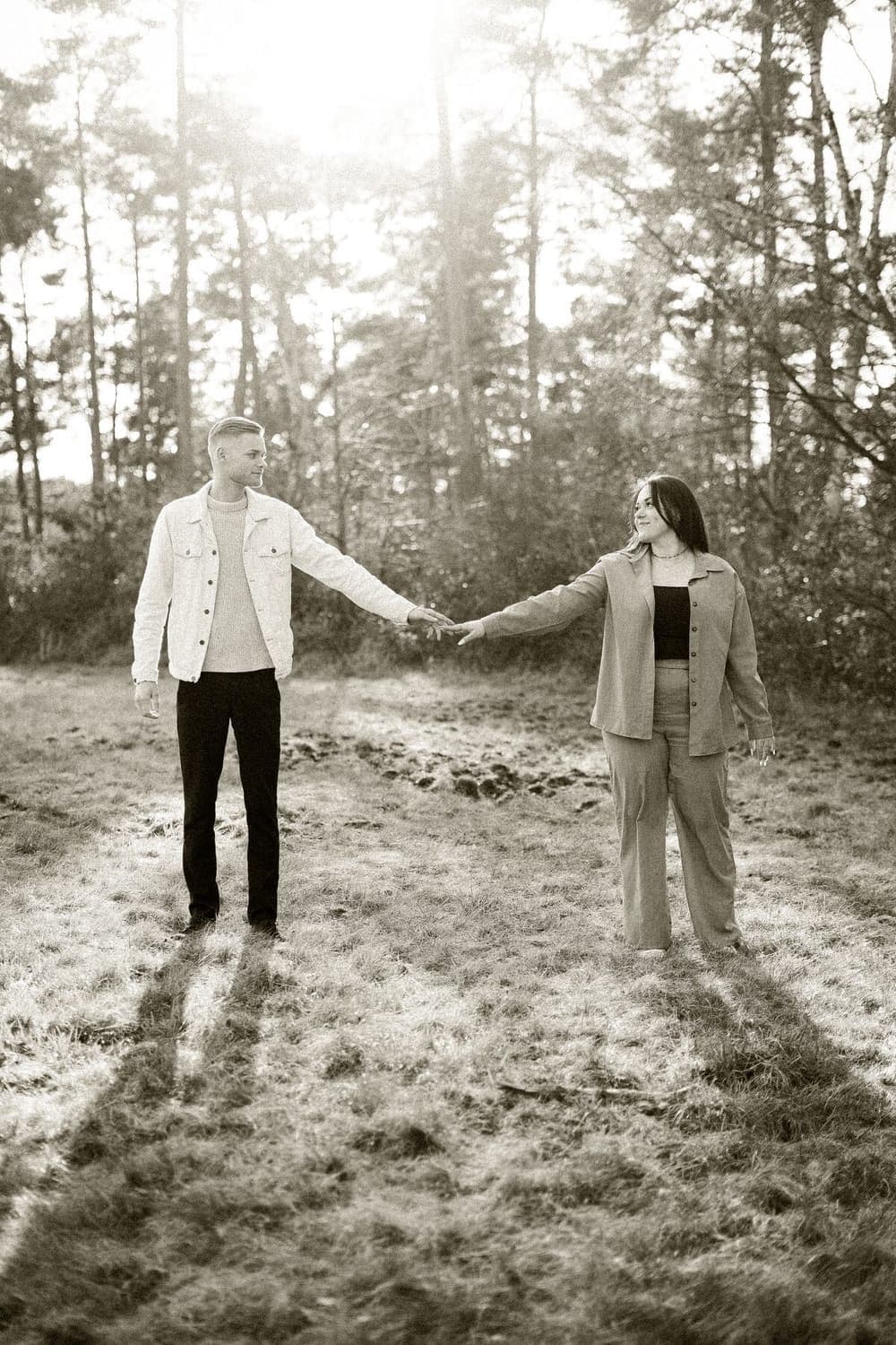 Paar bei Sonnenuntergang